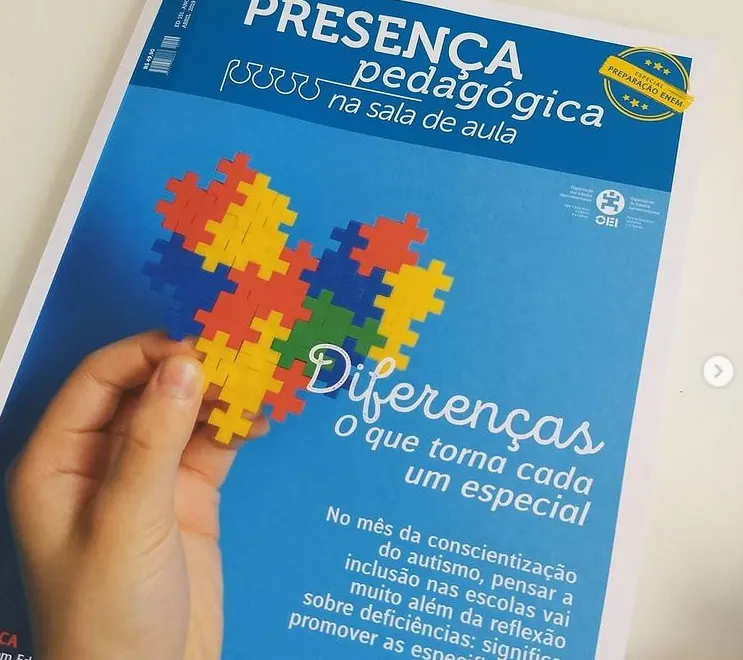 Capa da revista Presença Pedagógica com um coração de peças de montar, edição sobre diferenças e inclusão.